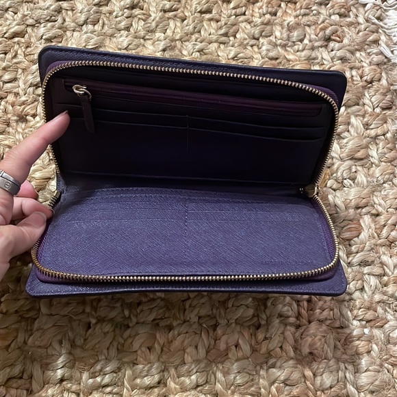 Never used Michael Kors Hamilton wallet - Picture 2 of 4